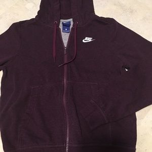 Nike sweatshirt Juniors so small/ Burgandy